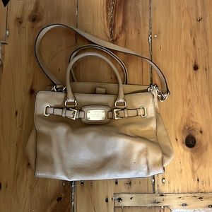 Michael KORS shoulder bag with brass detail.